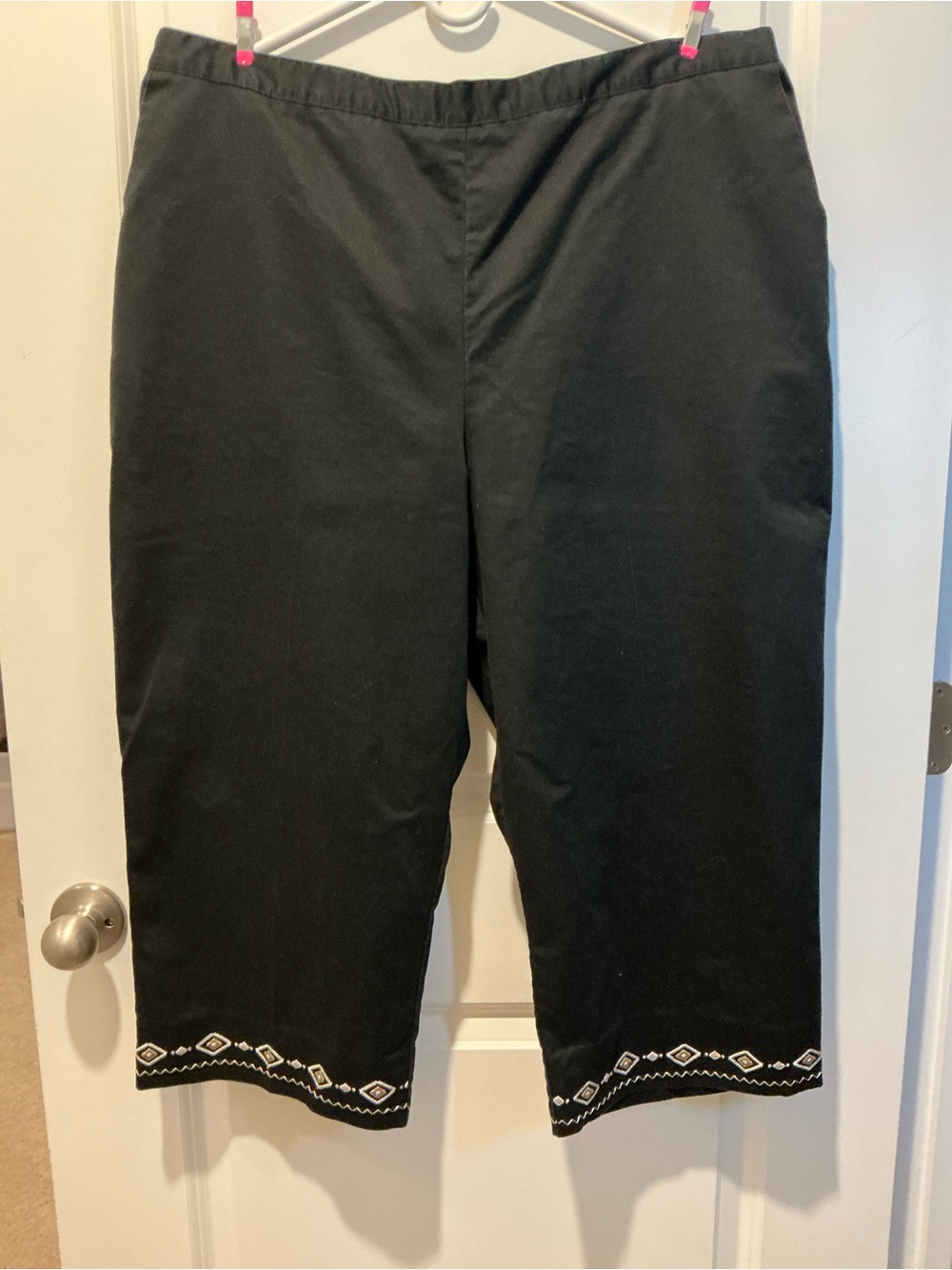 Alfred Dunner Black Pull-On Capri Pants